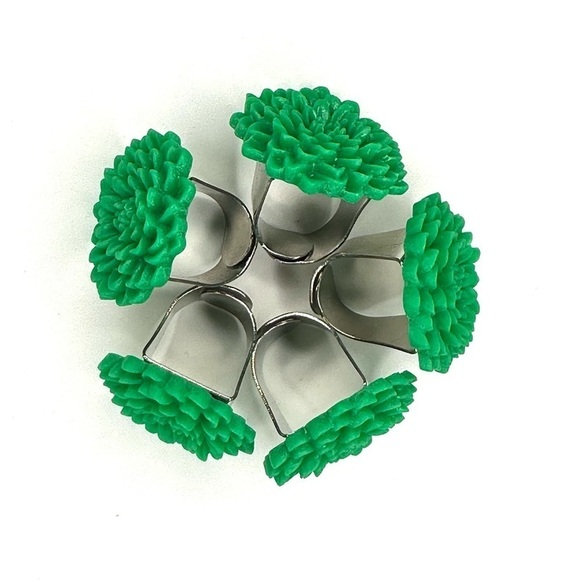 LOT OF 5 Emerald Green Flower Rings Bundle - Adjustable - SOLD AS IS - Picture 3 of 8